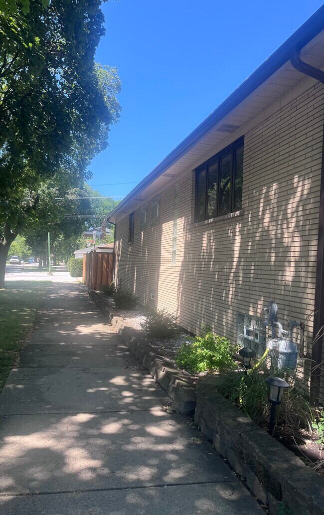 Foto del edificio - 5300 N Mason Ave