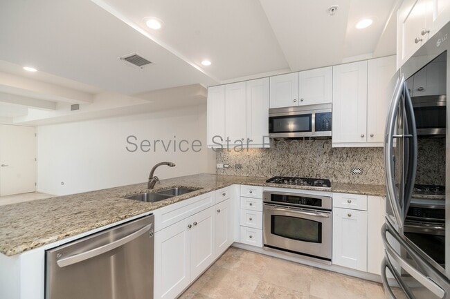 Building Photo - 7157 E Rancho Vista Dr