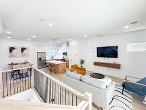 Building Photo - 2706 Cochran St