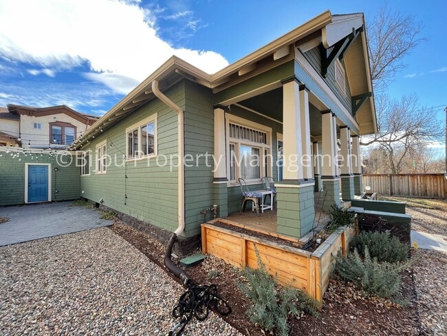 Building Photo - Charming Downtown Bungalow
