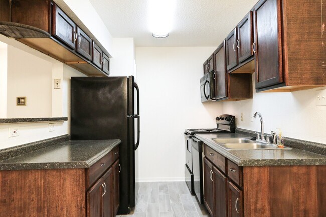 Building Photo - 2750 Holly Hall St