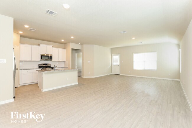 Building Photo - 8014 Carver Heights