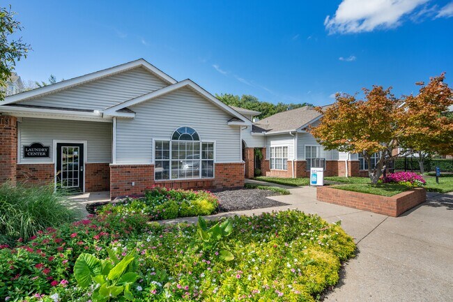 Foto del edificio - Waterford Landing Apartment Homes
