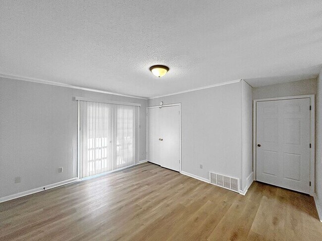 Building Photo - 8405 Greenbrook Pkwy