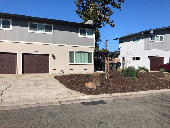 Foto del edificio - REMODELED 2 BED DUPLEX IN SACRAMENTO!!