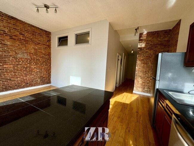 Building Photo - 1047 Bedford Ave