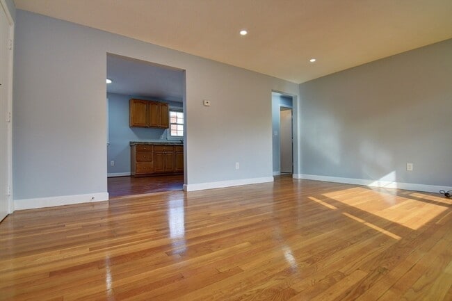Building Photo - 30 Trull St