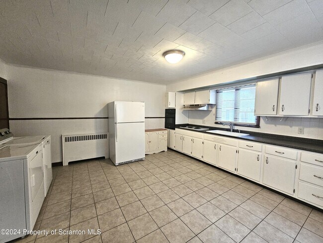 Building Photo - 1212 Eynon St