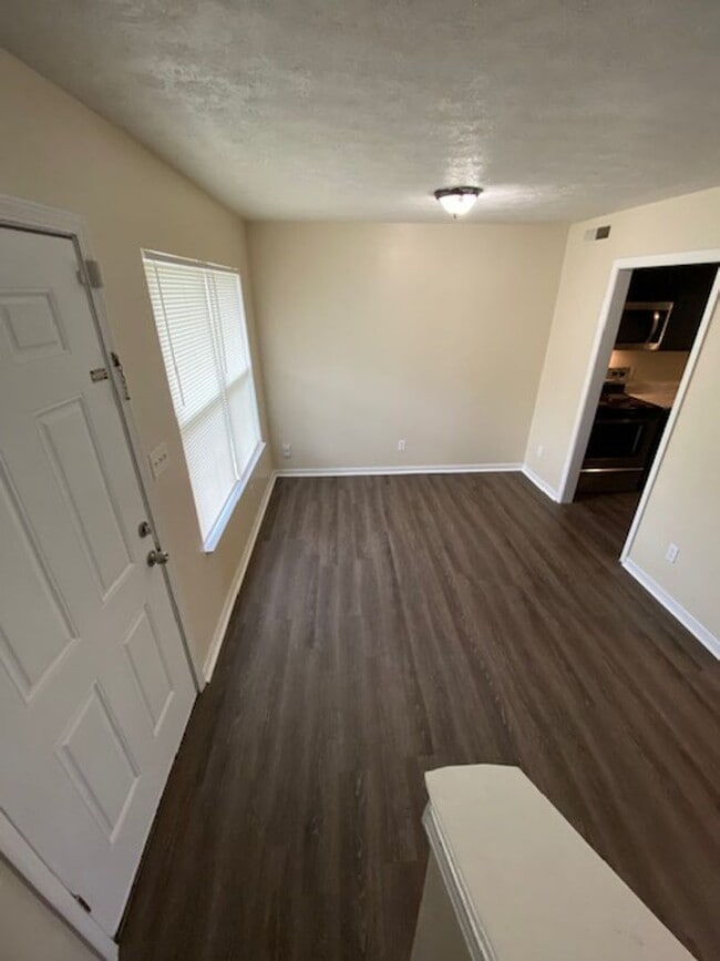 Foto del edificio - 3 Bedroom with 1 - !/2 Baths