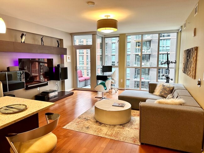 Entry - 1025 1st St SE