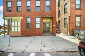 Building Photo - 26 Beacon St
