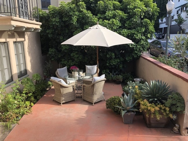 Front Courtyard - 2414 Tesla Terrace