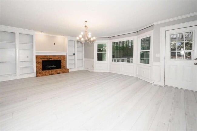 Building Photo - 151 N Lakeside Dr NW