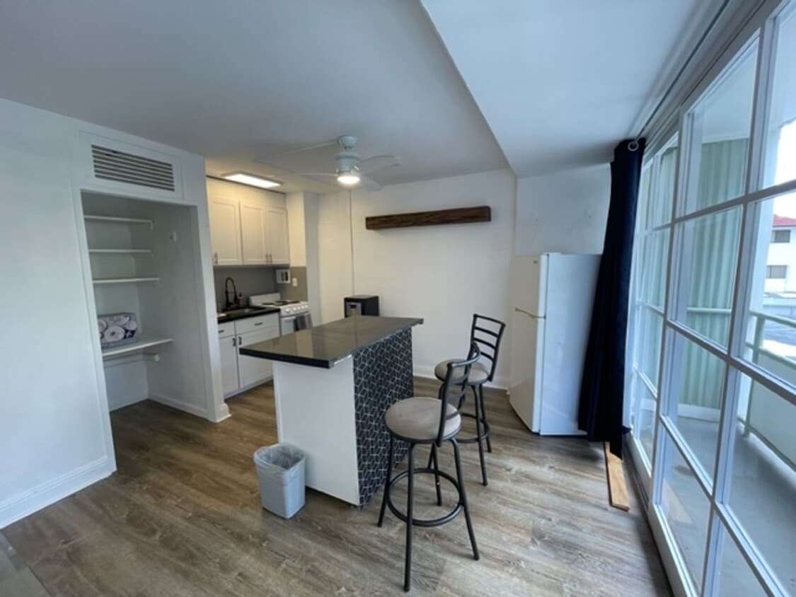 Primary Photo - Cute Studio Waikiki- Furnished/ ALL Utilti...