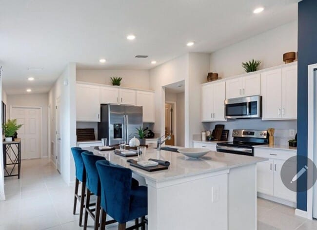 Foto del edificio - WOW! Fantastic 3 Bed, 2 Bath home.  Prior ...