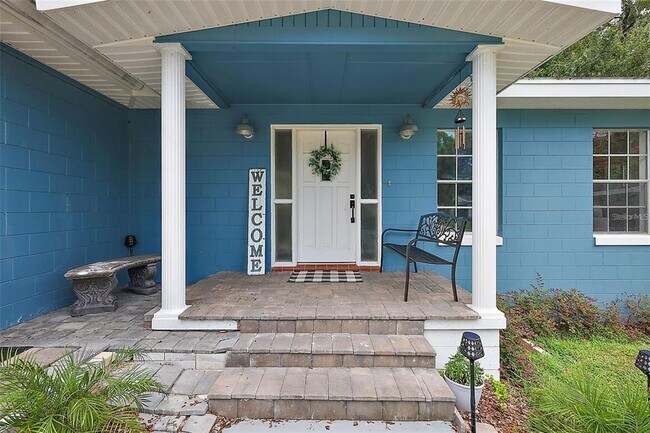 Building Photo - 895 Lake Nettie Dr