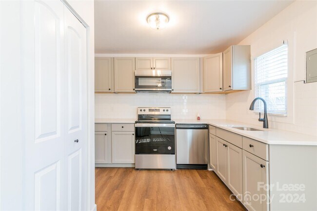 Foto del edificio - 933 Cantwell St