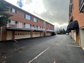 Building Photo - 1721 Skyline Dr