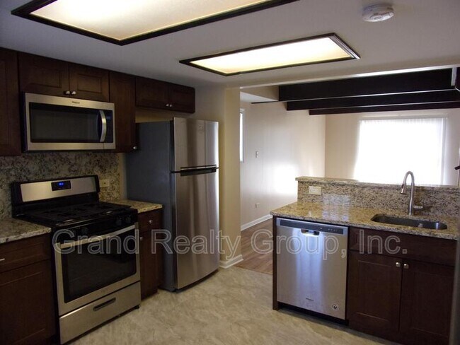 Foto del edificio - 337 Meadow Green Ln