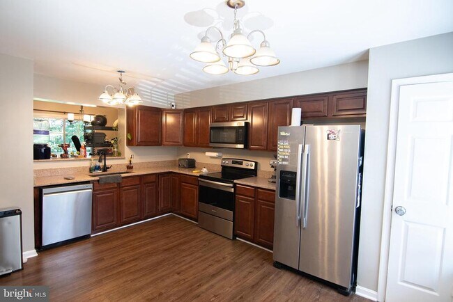 Foto del edificio - 611 Wind Ridge Dr