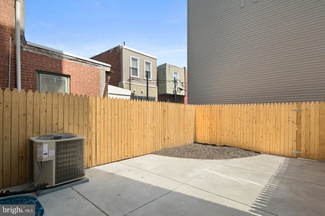 Building Photo - 1711 S 20th St