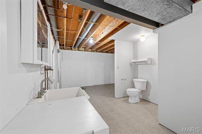 Building Photo - Desirable neighborhood, large 3 bed corner...