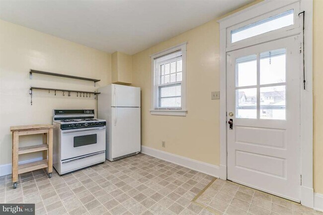 Building Photo - 322 Geary Ave