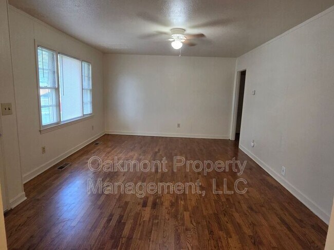 Foto del edificio - 5313 Bayleaf Dr