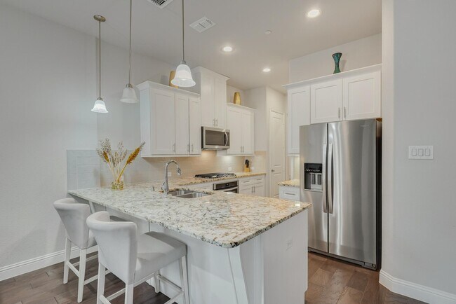 Foto del edificio - 6158 Rainbow Valley Pl
