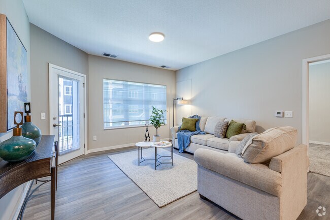 2 habitaciones, 2 baños, 1,097 pies cuadrados, sala de estar - NorthPointe Garden Estates (55+)