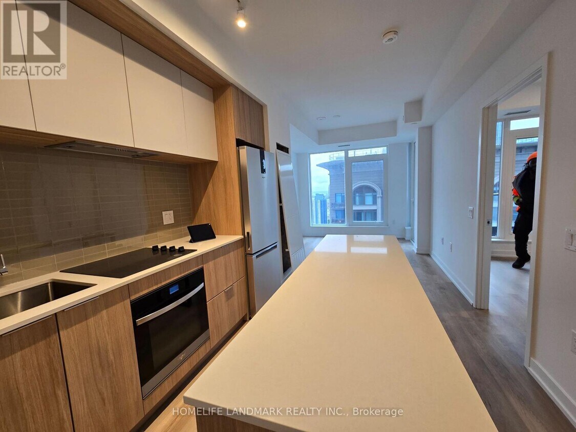 Photo principale - 395 Square One Dr