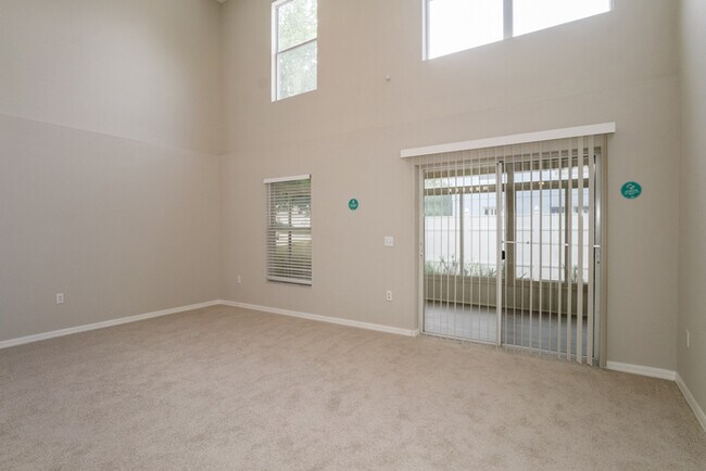Building Photo - 2401 Foxhollow Rd