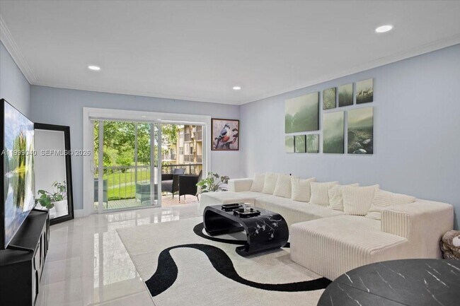 Foto del edificio - 6001 N Falls Cir Dr