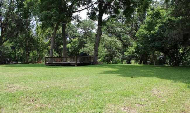 Deck - 164 Oak Dr