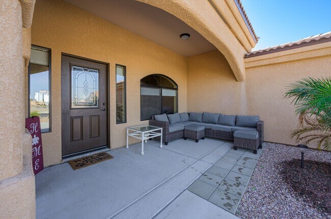 Building Photo - Exceptional 3-Bedroom Oasis with Golf Cour...