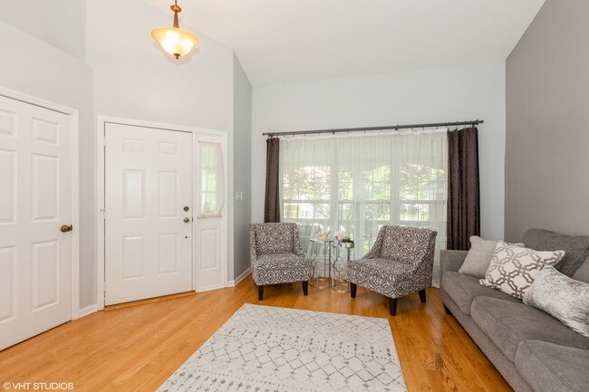 Building Photo - 724 Wildflower Cir