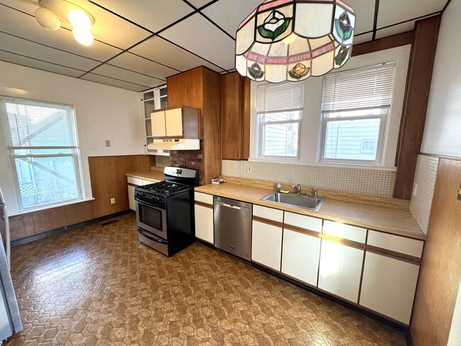 Building Photo - 17 Upham St