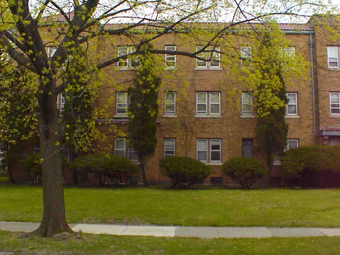 1425 North Ave, Waukegan, IL 60085 Apartments in Waukegan, IL
