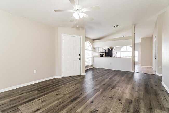 Foto del edificio - 7918 Barclay Rd