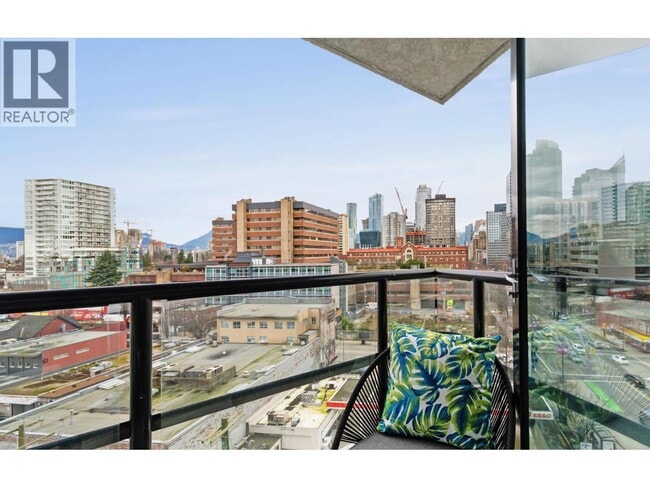 Building Photo - 1003 Burnaby St