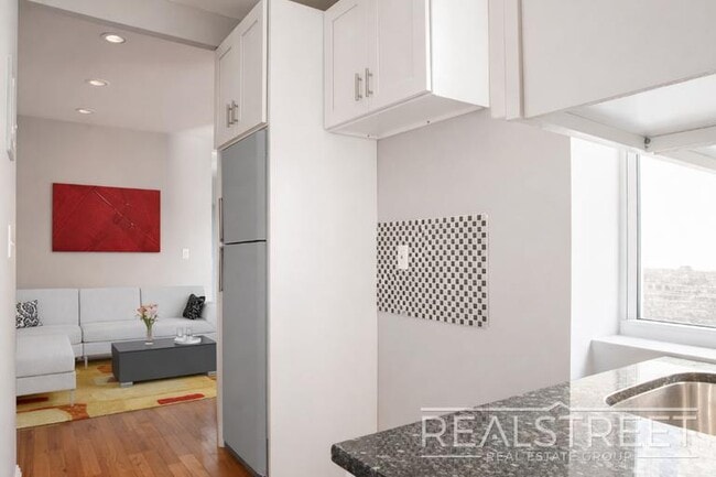 Foto del edificio - 1 Bedroom Apartment in Crown heights