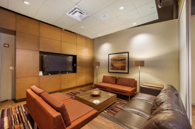 Building Photo - 2 bedroom in Seattle WA 98121
