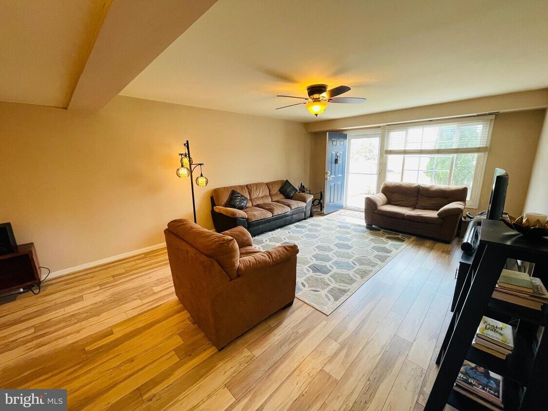 1425A N Van Dorn St Unit A, Alexandria, VA 22304 Room for Rent in