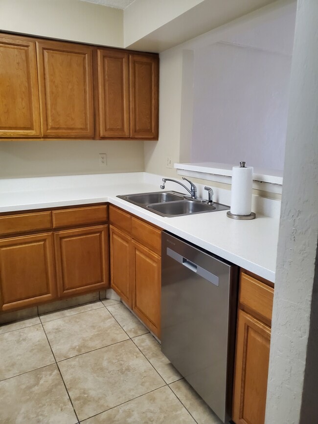 Building Photo - 836 Stonybrook Cir