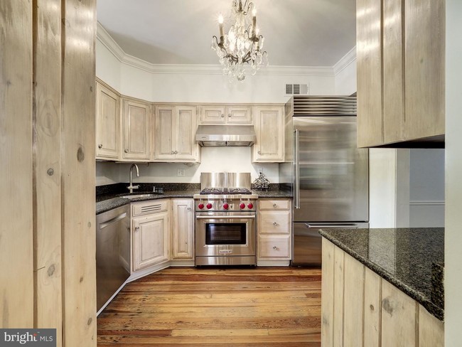 Foto del edificio - 3342 Reservoir Rd NW