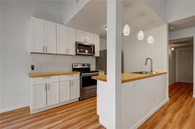 Foto del edificio - 12820 Copper Cliff Ave