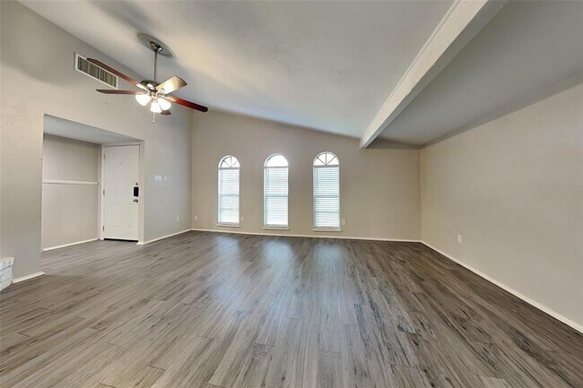 Foto del edificio - 18311 Navajo Trail Dr