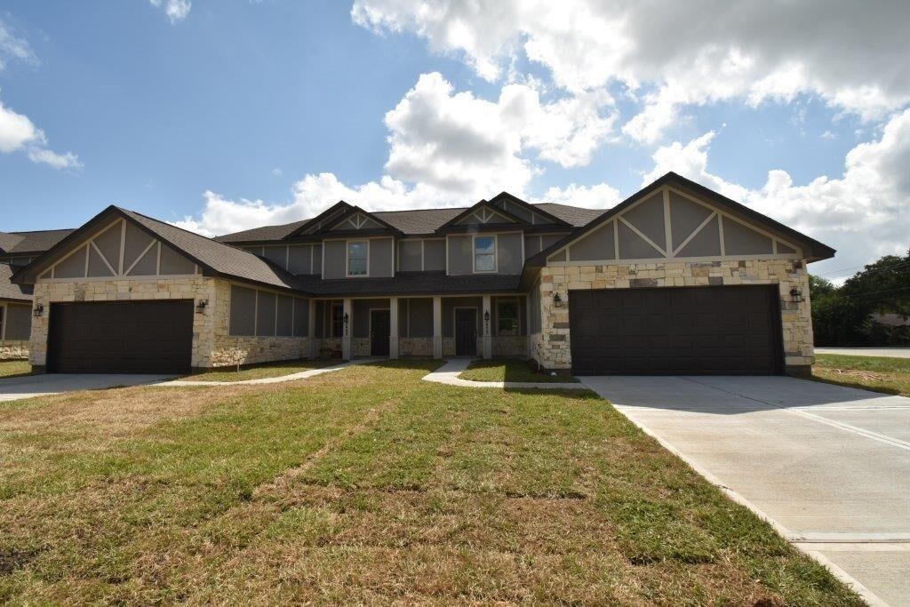 2451 Freeway Manor Dr, Rosenberg, TX 77471 Condo for Rent in
