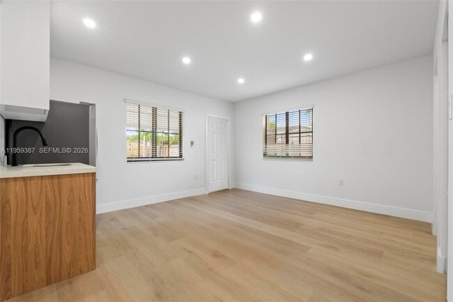 Building Photo - 1060 Pasco Jose De La Luz Y Caballero Ct