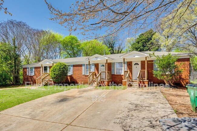 Building Photo - 2517 Hemphill St